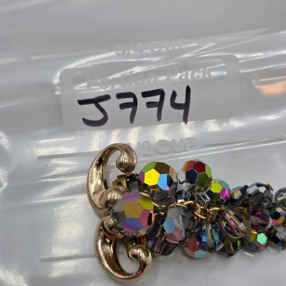 Vintage Grape Cluster Brooch Pin Gold Tone Iridescent Crystal Dangle Chandelier‎